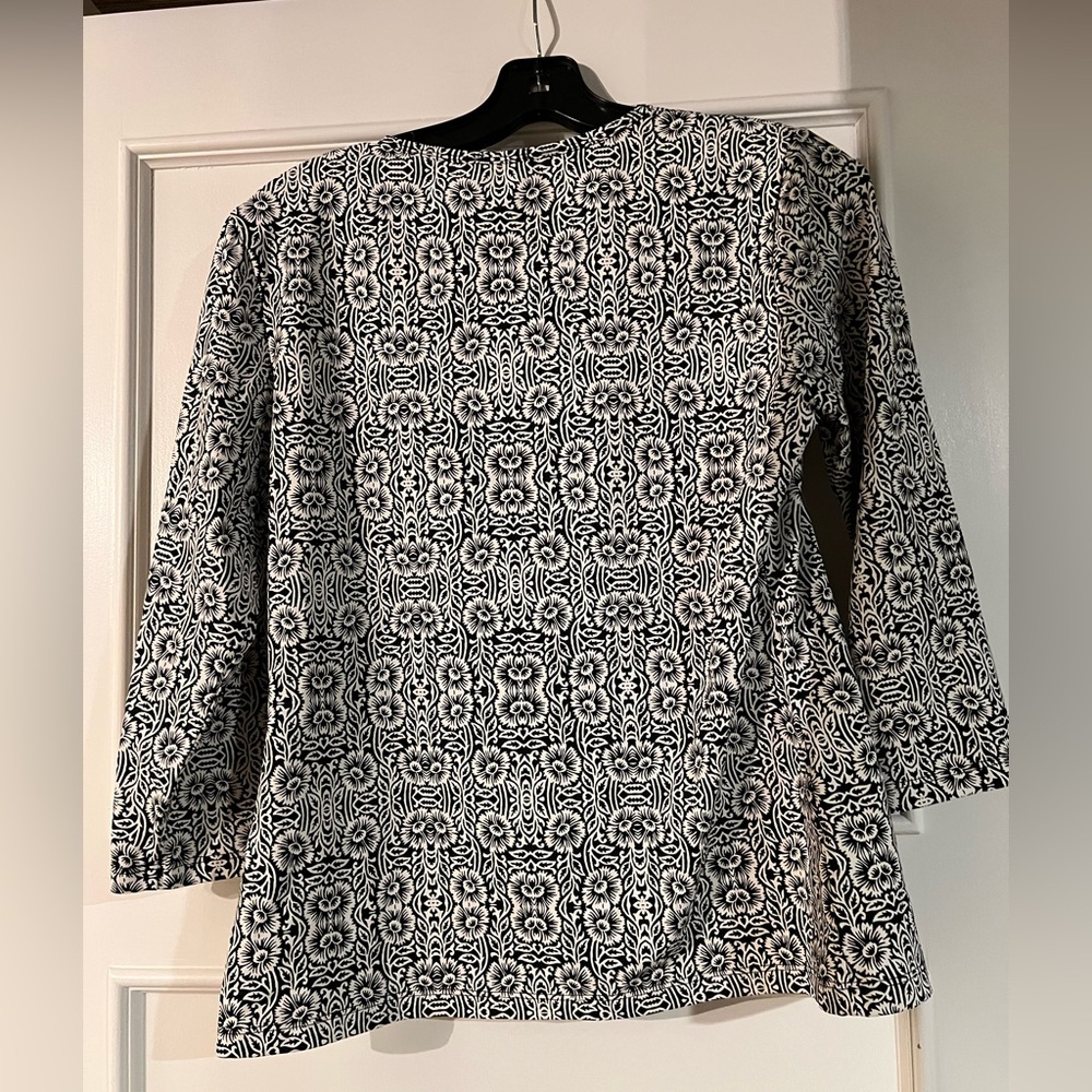 J. Mclaughlin Pattern Top - Picture 3 of 3